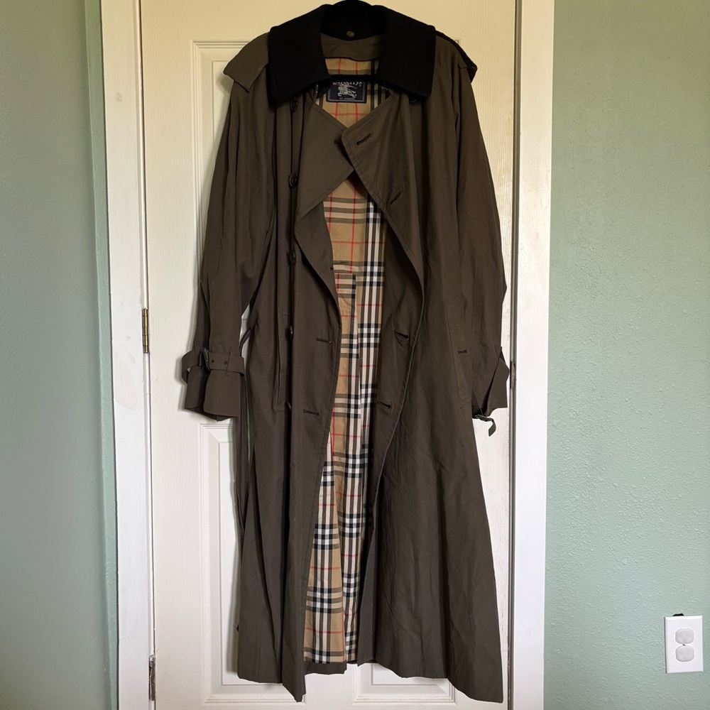 Repost* Vintage Burberrys of London Trench Coat